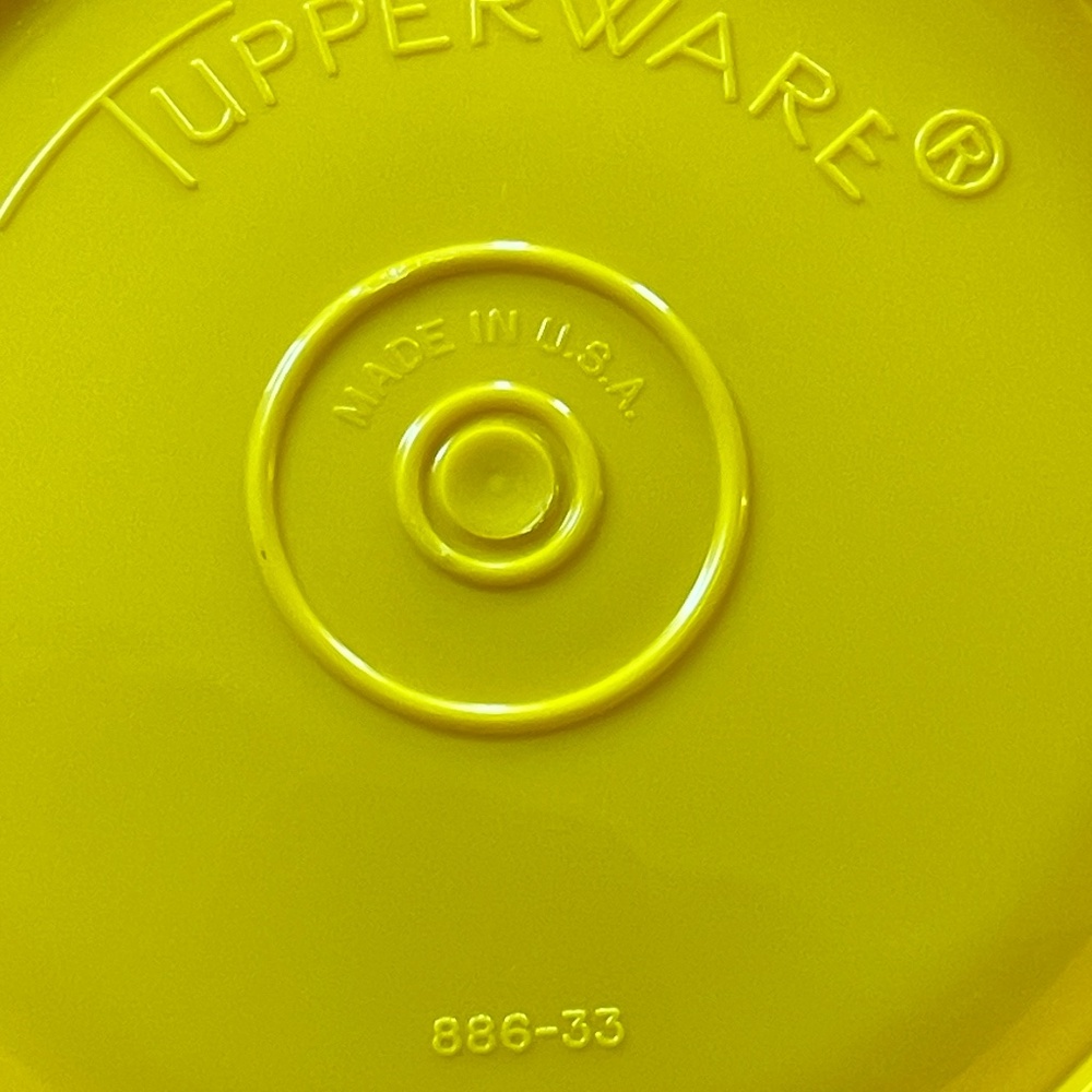 Vintage 1970 Tupperware YELLOW Servalier Container - Picture 7 of 8